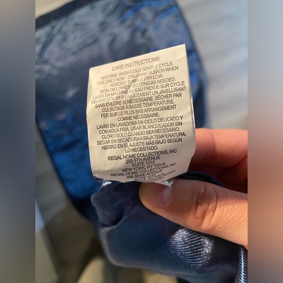 Blue blackout curtain - Picture 4 of 4